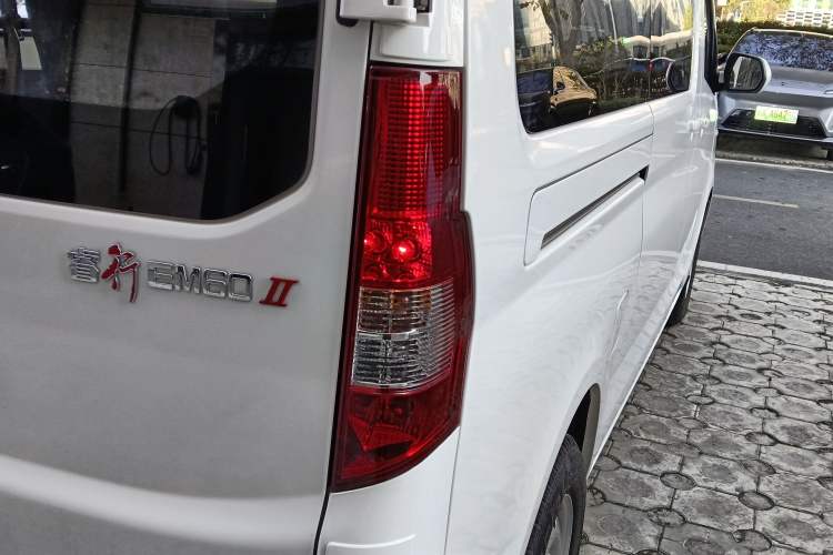 Used Chana Ruixing EM60 2025 Passenger Version Comfort Edition 6 Seats 300 km Range Side-Hinged Doors
