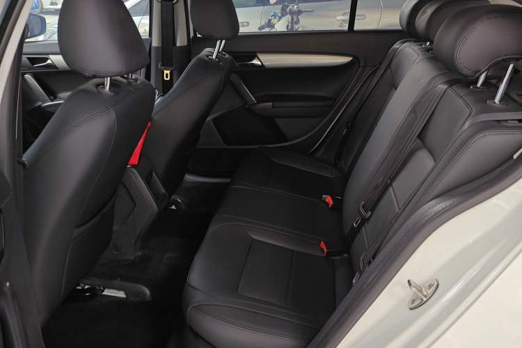 Used Volkswagen Lavida 2015 1.6L Automatic Fashion Edition
