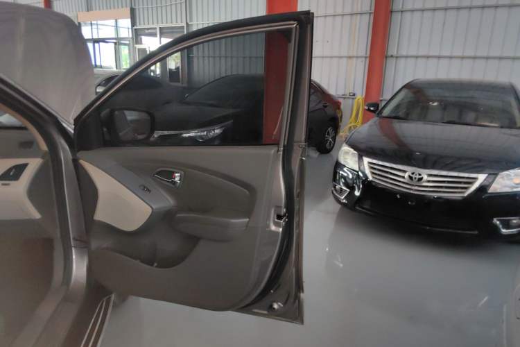 Used Hyundai ix35 2013 2.0L Automatic Two-Wheel Drive Smart GLS China IV Standard
