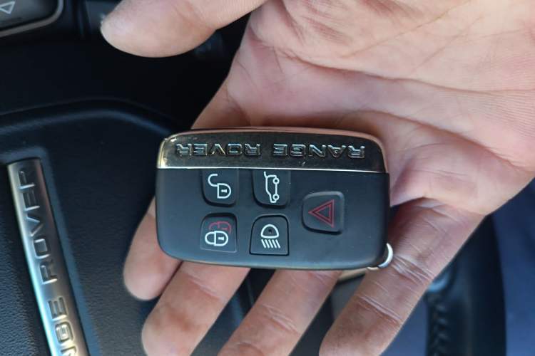 Used Land Rover Range Rover Evoque 2018 240 PS SE Smart Brilliance Edition