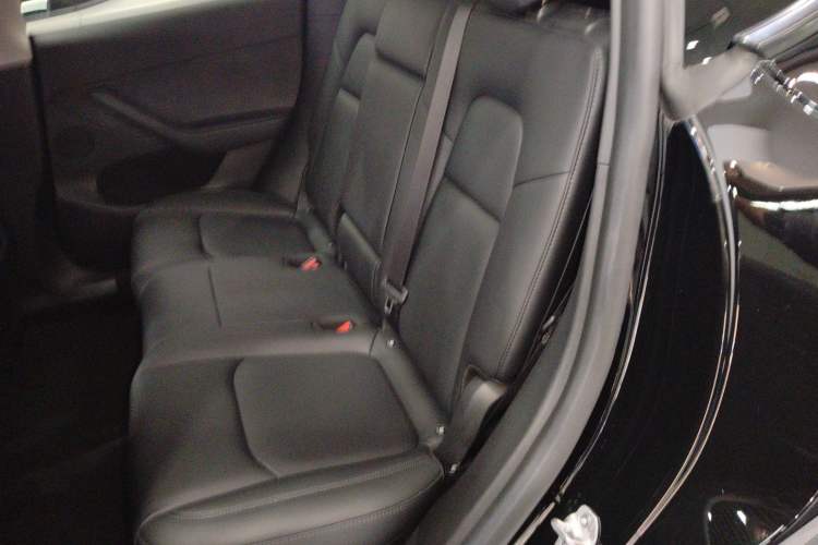 Used Tesla Model Y 2023 Rear-Wheel-Drive Version
