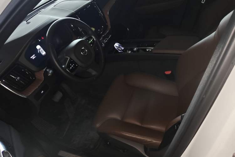 Used Volvo XC60 2025 B5 Four-Wheel Drive Smart & Advanced Luxury Edition
