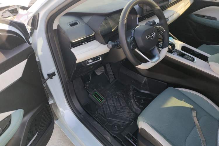 Used Geely Auto Emgrand L HiP 2022 1.5TD-DHT Pro 100KM Super Clean
