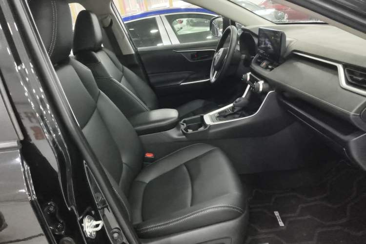 Used Toyota RAV4 2023 Dual-Motor 2.5L E-CVT Two-Wheel Drive Elite Edition
