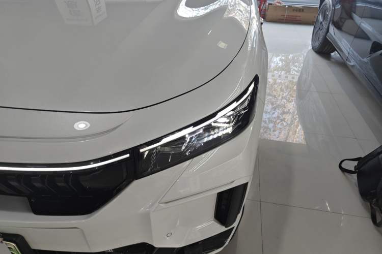 Used VOYAH FREE 2025 318 318 km Rear-Drive Touring Edition