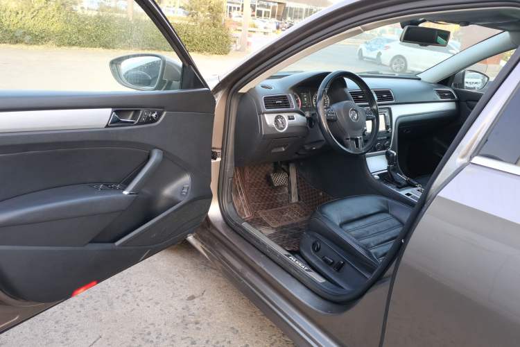 Used Volkswagen Passat 2014 1.8TSI DSG Prestige Navigation Edition
