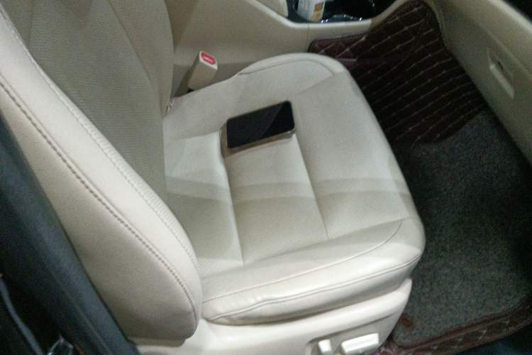 Used Toyota Highlander 2018 2.0T Four-Wheel Drive Luxury Edition 7 Seats China V Emission Standard
