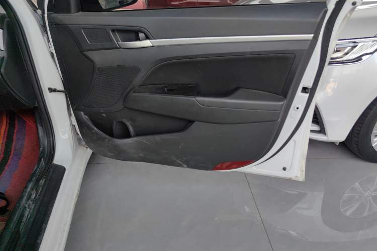 Used Hyundai Elantra 2016 1.6L Automatic ZhiXuan – Elite Version
