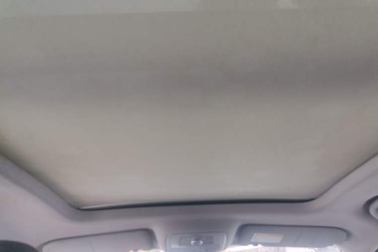 Used Roewe RX5 2016 30T Two-Wheel Drive Automatic Internet Smart Edition
