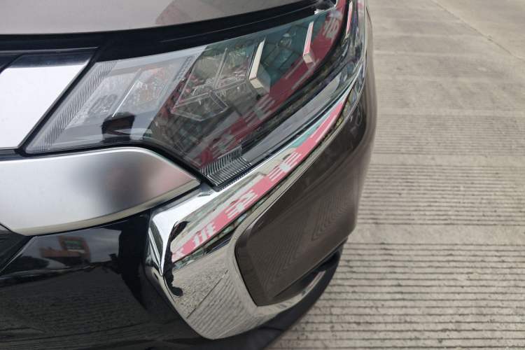 Used Mitsubishi Outlander 2019 2.4L 4x4 Zhi Xiang Edition 7 Seats China VI Standard
