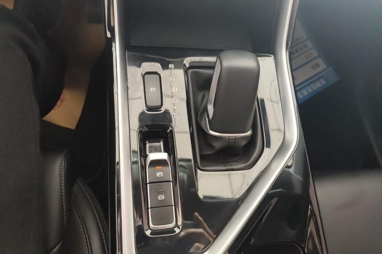 Used Wuling Asta 2022 2.0L DHT Electric-Speed Version
