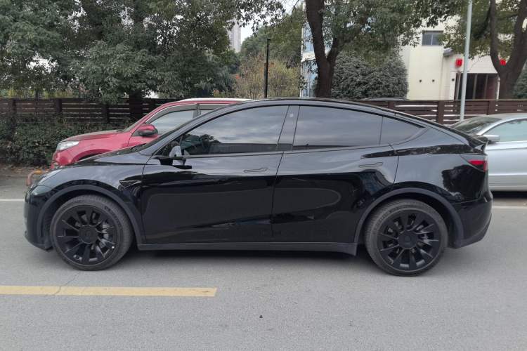 Used Tesla Model Y 2021 Long-Range All-Wheel-Drive Version