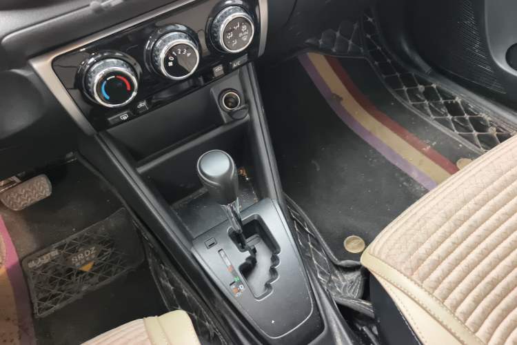 Used Toyota YARiS L 2019 1.5E CVT Dynamic Edition China VI compliant
