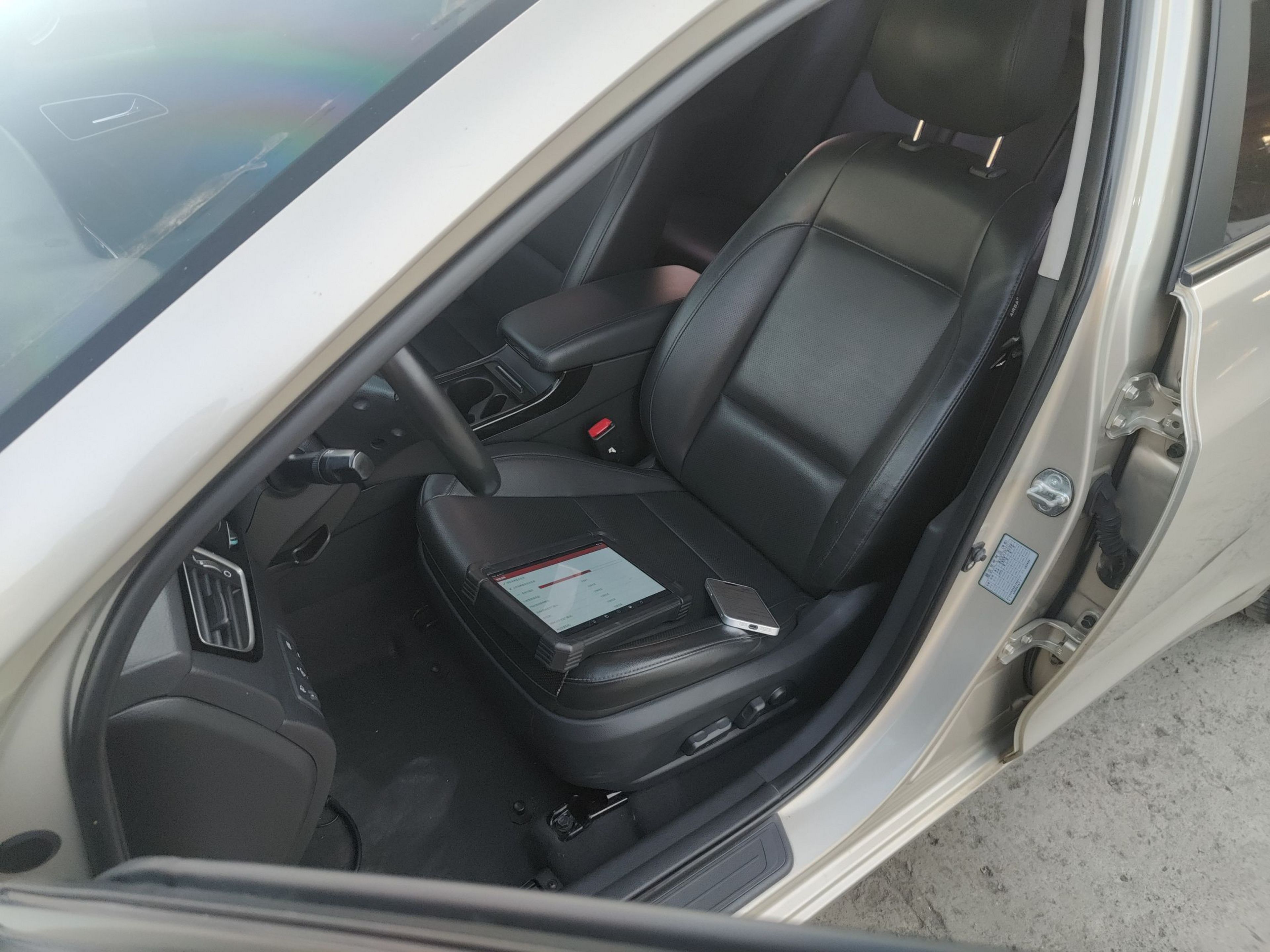 Переднее сиденье в автомобиле