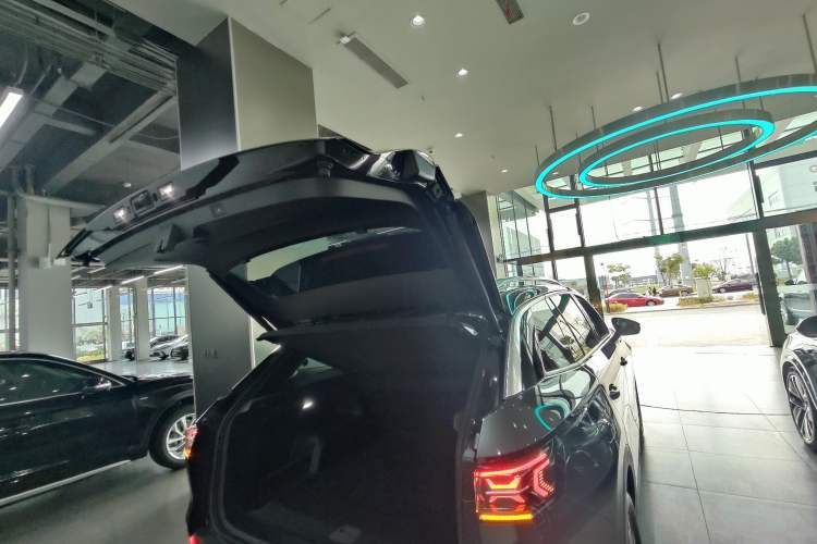 Used Volkswagen Tavendor 2024 330TSI Luxury Touring - All-Inclusive Edition