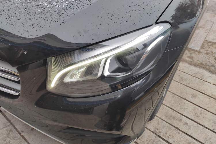 Used Mercedes-Benz GLC 2018 GLC 260 4MATIC Luxury Model
