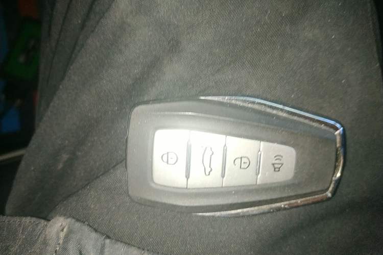 Used Geometry E Firefly 2024 401 km Fluorescent