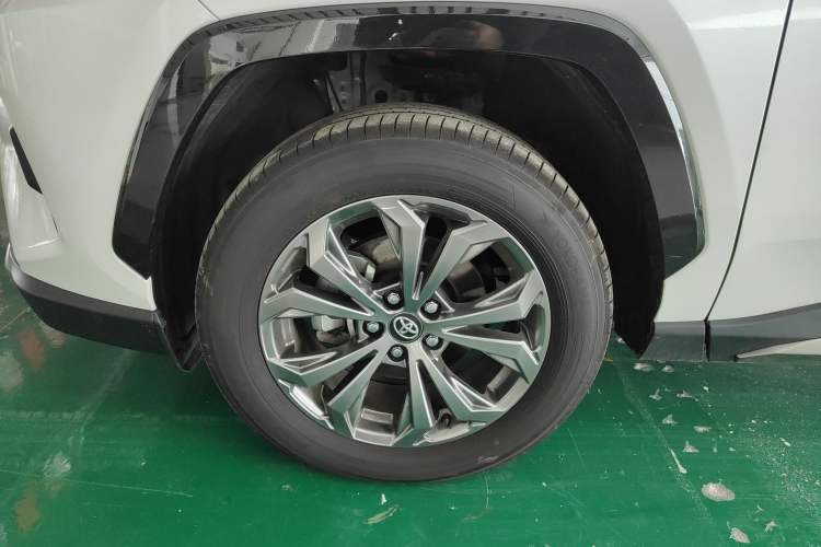 Used Toyota RAV4 2024 2.0L CVT Two-Wheel Drive Fashion Plus Edition
