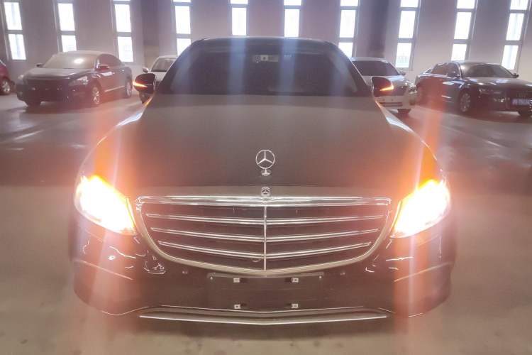 Used Mercedes-Benz E-Class 2016 E 300 L Sporty and Stylish Model
