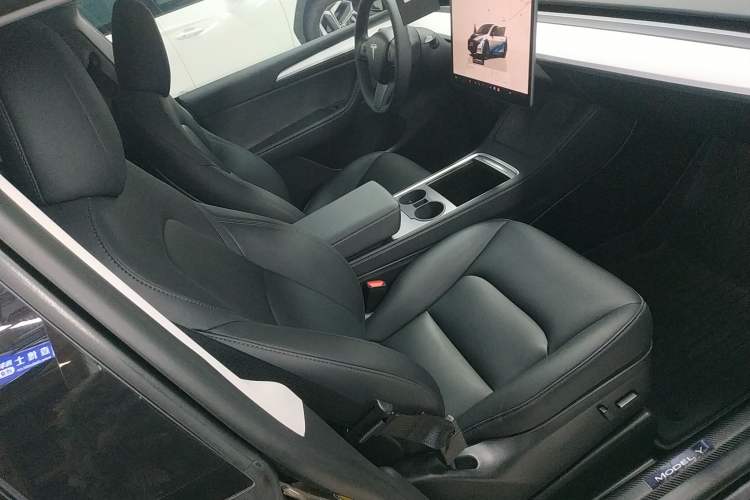 Used Tesla Model Y 2023 Long-Range All-Wheel-Drive Version