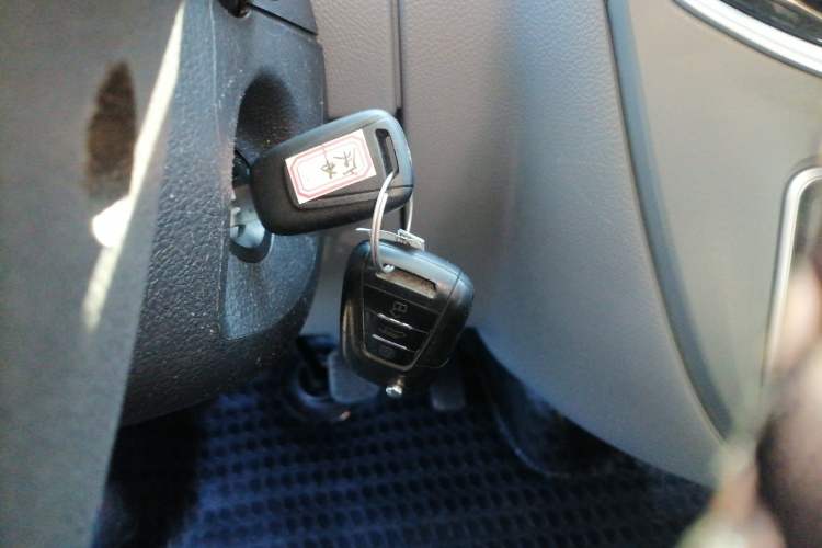 Used SAIC MAXUS Xintu V80 2019 2.5T Classic Model AMT Aoyuntong Long Wheelbase High-Roof 7-Seater