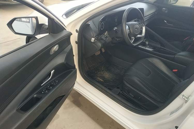 Used Hyundai Elantra 2023 1.5L CVT LUX Prestige Edition