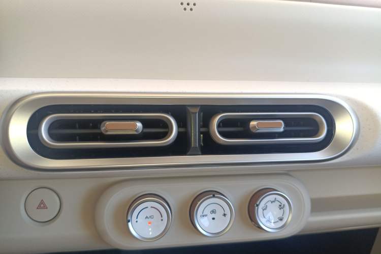 Used Wuling Hongguang MINIEV 2024 3rd Generation 215km Youth Edition
