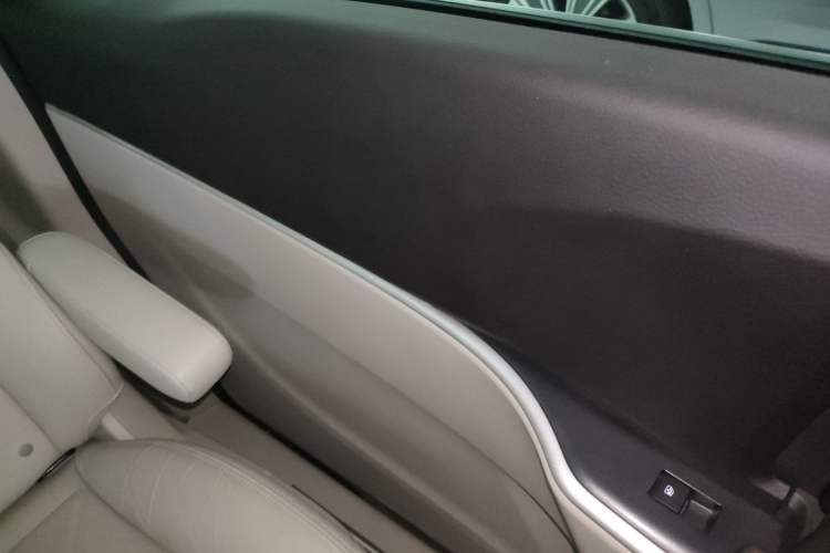 Used Buick GL8 2021 Land Cruiser Executive 652T Premium Model
