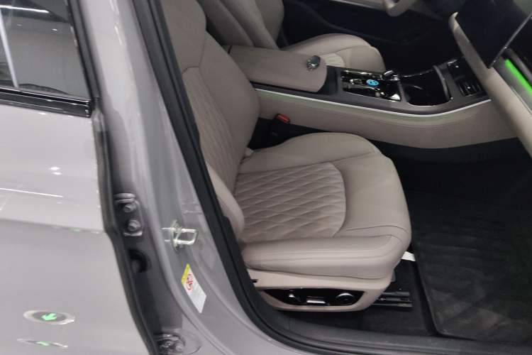 Used BYD Han 2025 EV with 701 km of Laser Radar-Enabled Intelligent Driving
