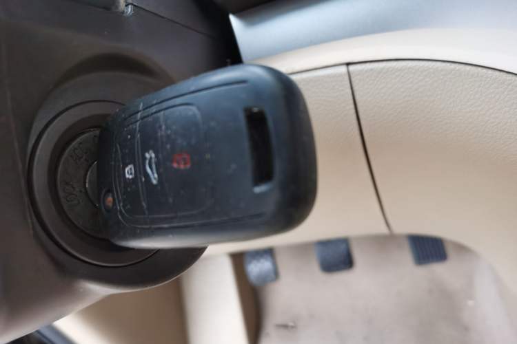 Used Baojun 730 2014 1.5L manual standard trim 7 seats
