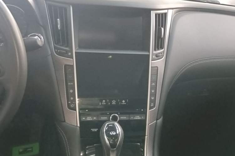 Used Infiniti Q50L 2018 2.0T Enjoyment Version China VI Standard