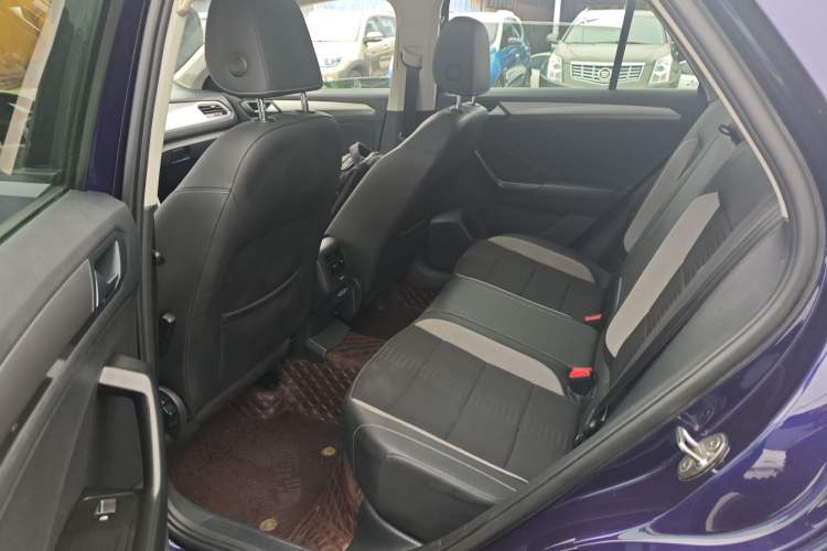 Used Volkswagen T-ROC 2018 280TSI DSG Two-Wheel Drive Advanced Version China V Emission Standard