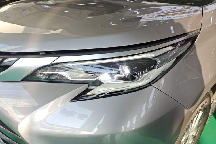 Used Toyota Sienna 2021 2.5L Hybrid Luxury Edition