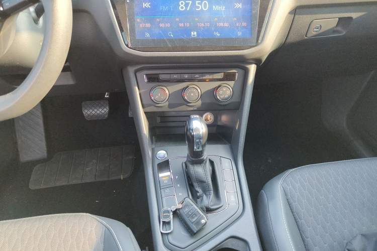 Used Volkswagen Tiguan L 2017 330TSI Automatic Two-Wheel Drive Luxury Edition
