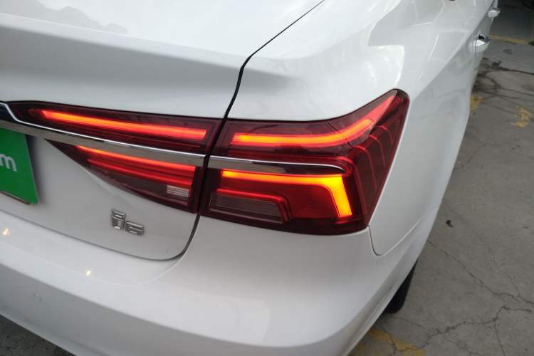 Used Roewe i6 2020 PLUS 1.6L CVT 4G Connected Glory Flagship Edition
