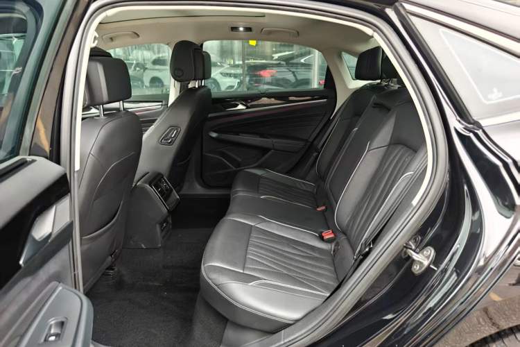 Used Volkswagen Passat 2022 330TSI Starry Luxury Edition – Exclusive Special Edition
