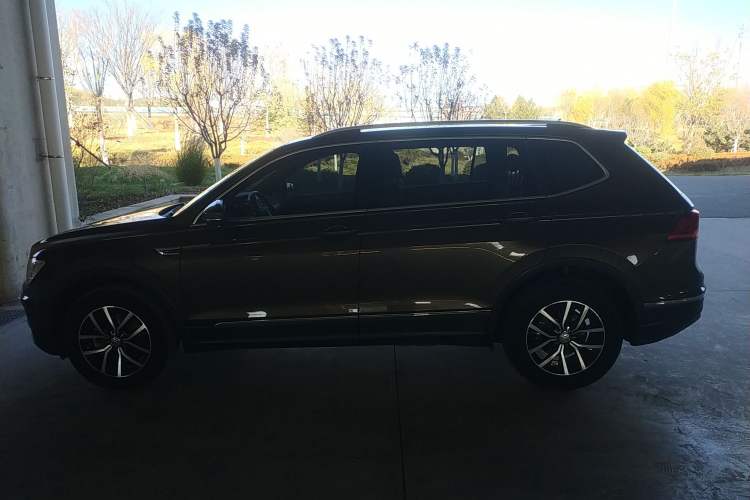 Used Volkswagen Tiguan L 2017 330TSI Automatic Two-Wheel Drive Luxury Edition