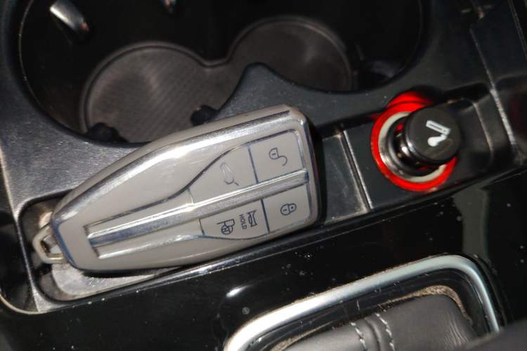 Used Hongqi HS5 2022 Facelifted Version 2.0T Smart Connect Flagship All-Wheel-Drive Edition
