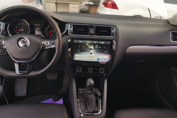 Used Volkswagen Sagitar 2017 230TSI Automatic Comfort Version