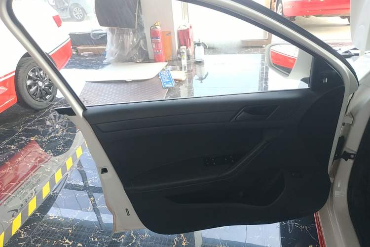 Used Volkswagen Jetta 2015 1.6L Automatic Fashion Model
