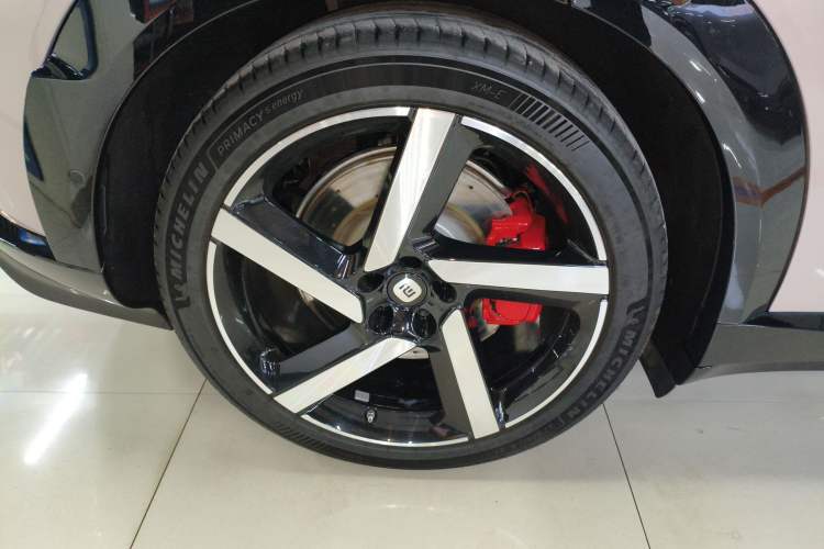 Used  YU7 2025 Ultra-Long Range High-Performance All-Wheel-Drive Max Edition
