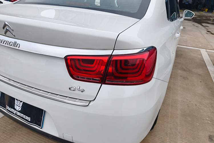 Used Citroen C4 Sega 2016 1.6L Manual Luxury Model
