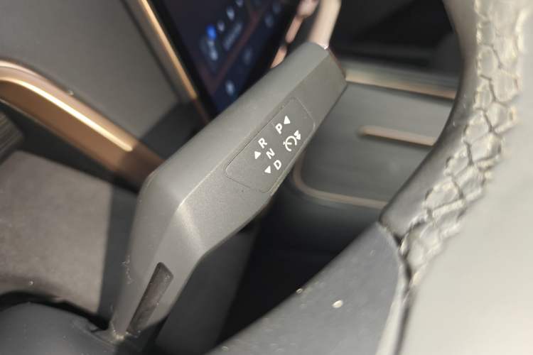 Used  eπ008 2024 210Max Range-Extended Version 6 Seats
