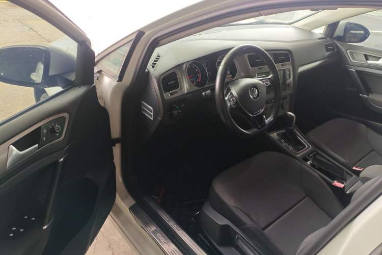 Used Volkswagen Golf 2015 1.4TSI Comfort Travel Edition
