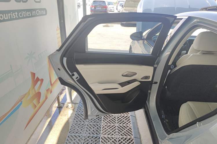 Used BYD Qin L 2024 DM-i 120KM Leading Model
