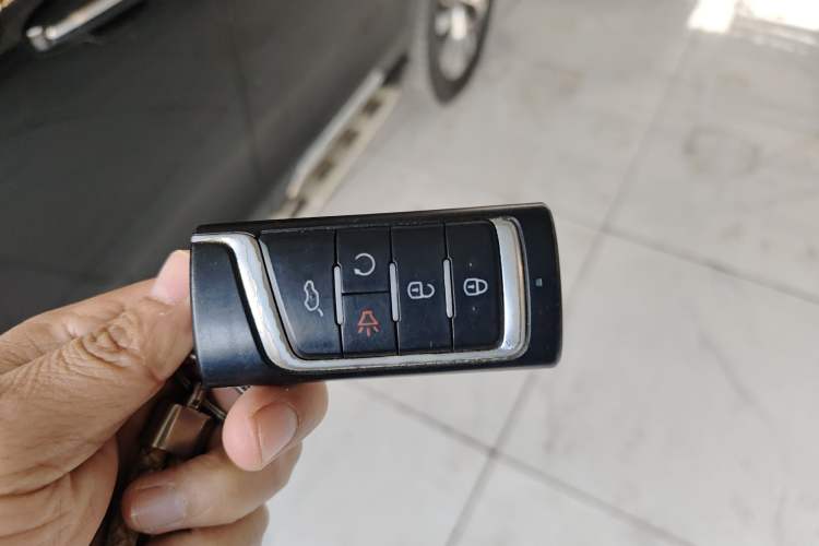 Used GAC Trumpchi GS8 2017 320T Two-Wheel Drive Luxury Smart Connectivity Version (7 Seats)