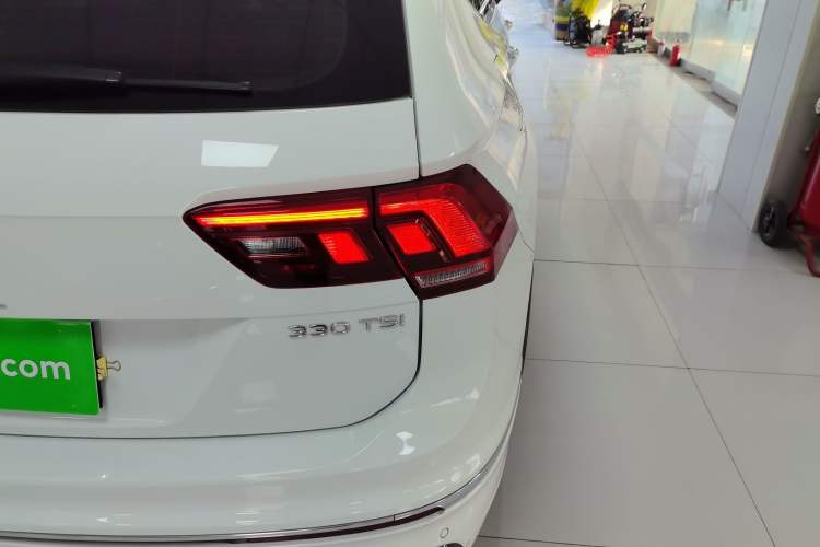 Used Volkswagen Tiguan L 2024 Outstanding Model 330TSI Automatic Two-Wheel Drive R-Line Dragon Glory Edition
