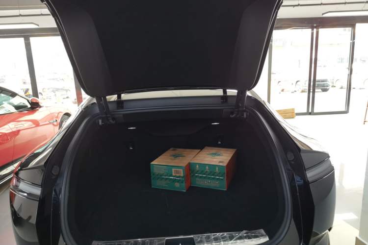 Used  12 2023 700 Three-Laser Rear-Wheel Drive Luxury Edition
