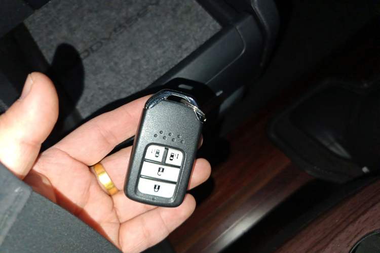 Used Honda Odyssey 2015 2.4L Supreme Edition
