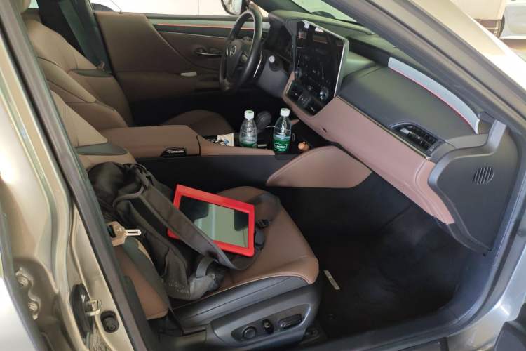 Used Lexus ES 2025 300h Deluxe Edition
